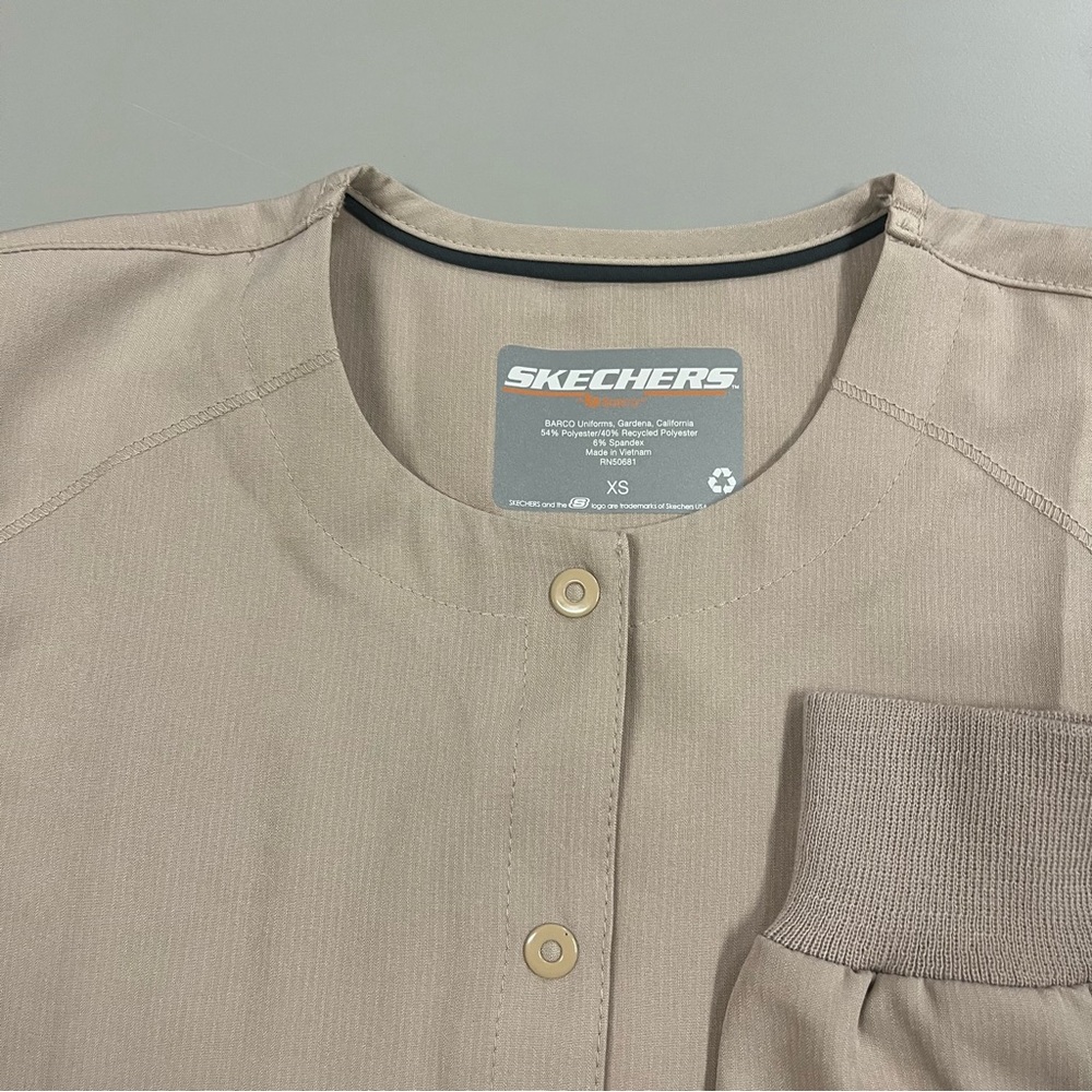 NWT Sketchers Khaki Button Up Scrub Jacket Multiple Sizes - Picture 6 of 12